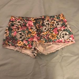 Cute skull shorts!